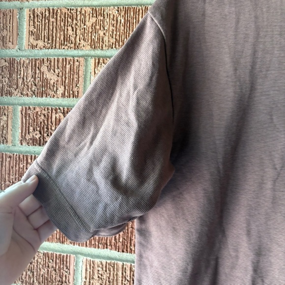 Uniqlo Light Brown Basic Short Sleeved T-Shirt Size Small - Picture 2 of 5